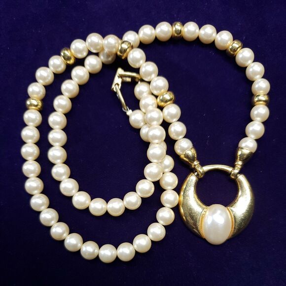 Vintage Napier Signed Faux Pearl and Gold Tone Beaded Pendant Necklace - Picture 3 of 12
